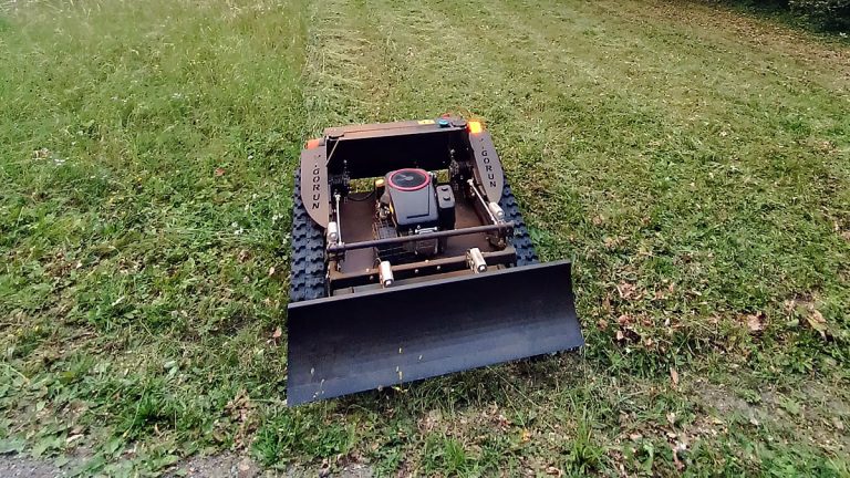 Vigorun lawn mower to tackle the steep slopes of a picturesque castle park in Czech